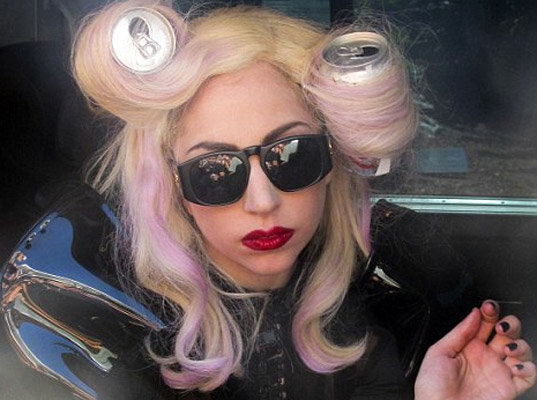 Мама Lady Gaga будет следить за режимом своей дочери в туре