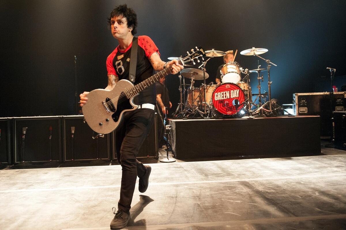 Фронтмен группы Green Day попал в больницу