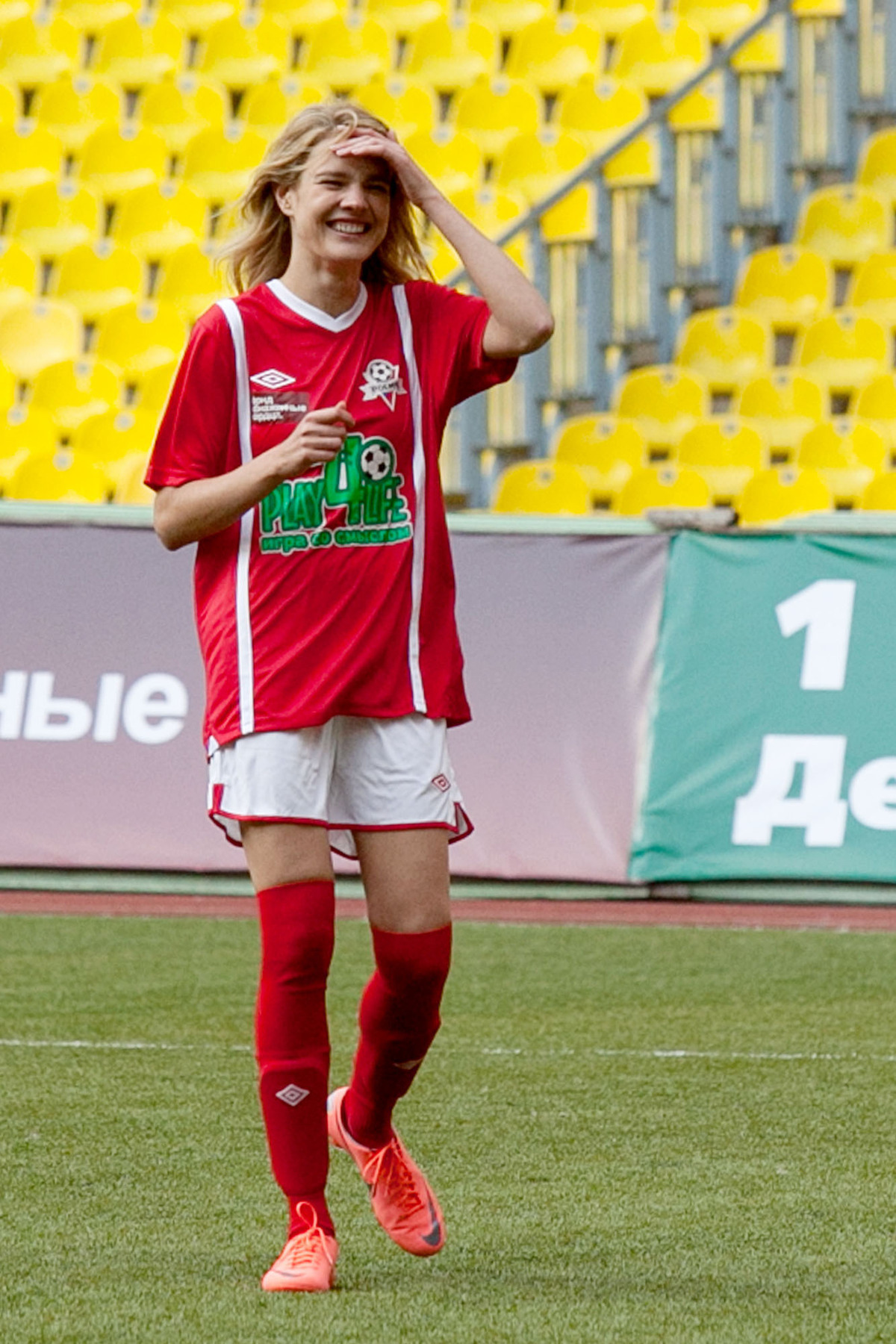 Наталья Водянова стала футболистом