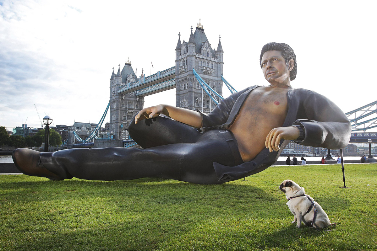 Гигантская статуя Джеффа Голдблюма появилась в Лондоне в честь 25-летия «Парка Юрского периода»