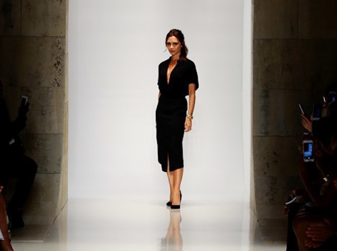 Victoria Beckham представляет новую  коллекцию на подиуме Недели моды в Нью-Йорке