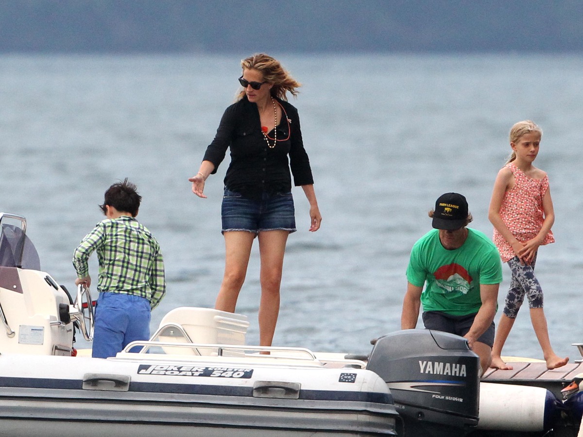 Джулия Робертс с семьей отдыхает на озере Комо