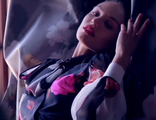 Видео: Кэндис Свейнпол на съемках рекламной кампании Blumarine. Осень 2013