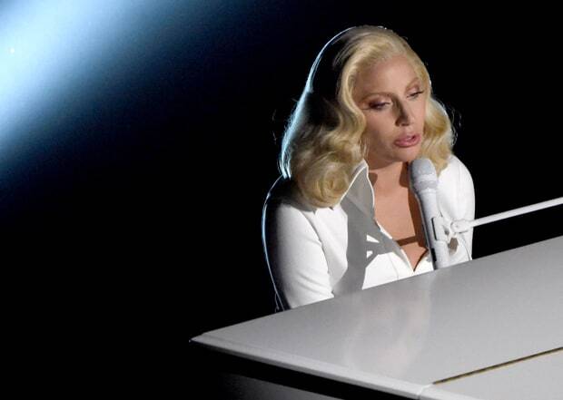 Пианино Леди Гага продадут на аукционе за четверть миллиона долларов
