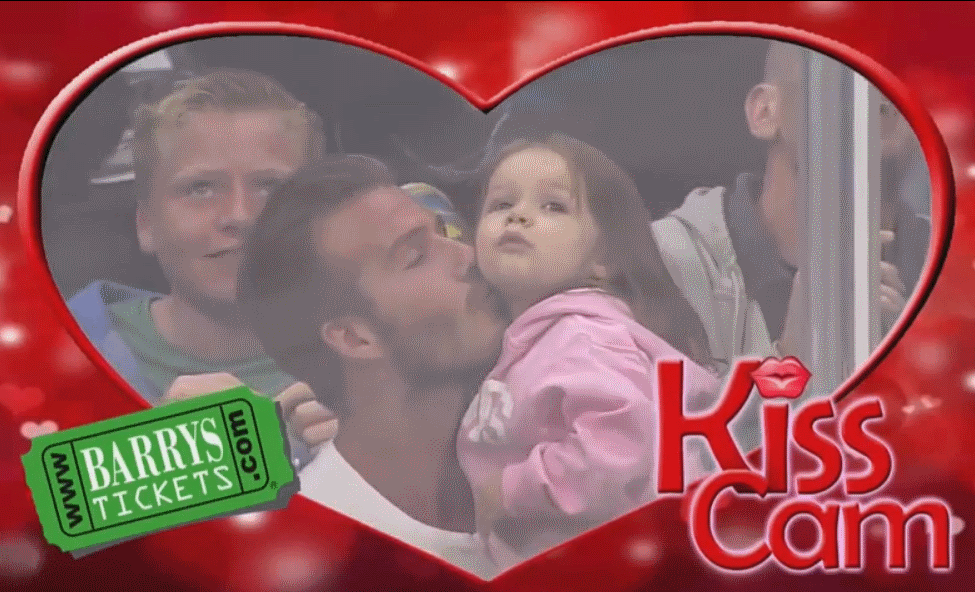 Видео: Дэвид Бекхэм целует малютку Харпер