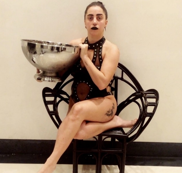 Lady GaGa, Крис Хемсворт, Бен Аффлек и другие в акции Ice Bucket Challenge
