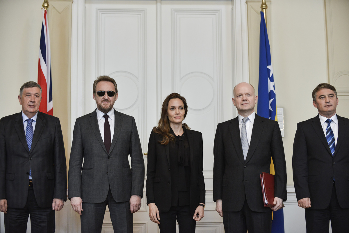 Анджелина Джоли выступила в Министерстве обороны Боснии и Герцеговины
