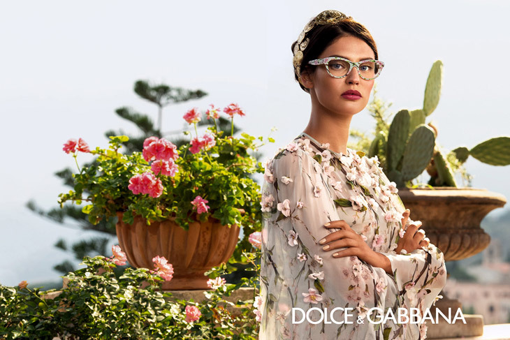 Бьянка Балти в весенне-летней рекламе очков Dolce & Gabbana