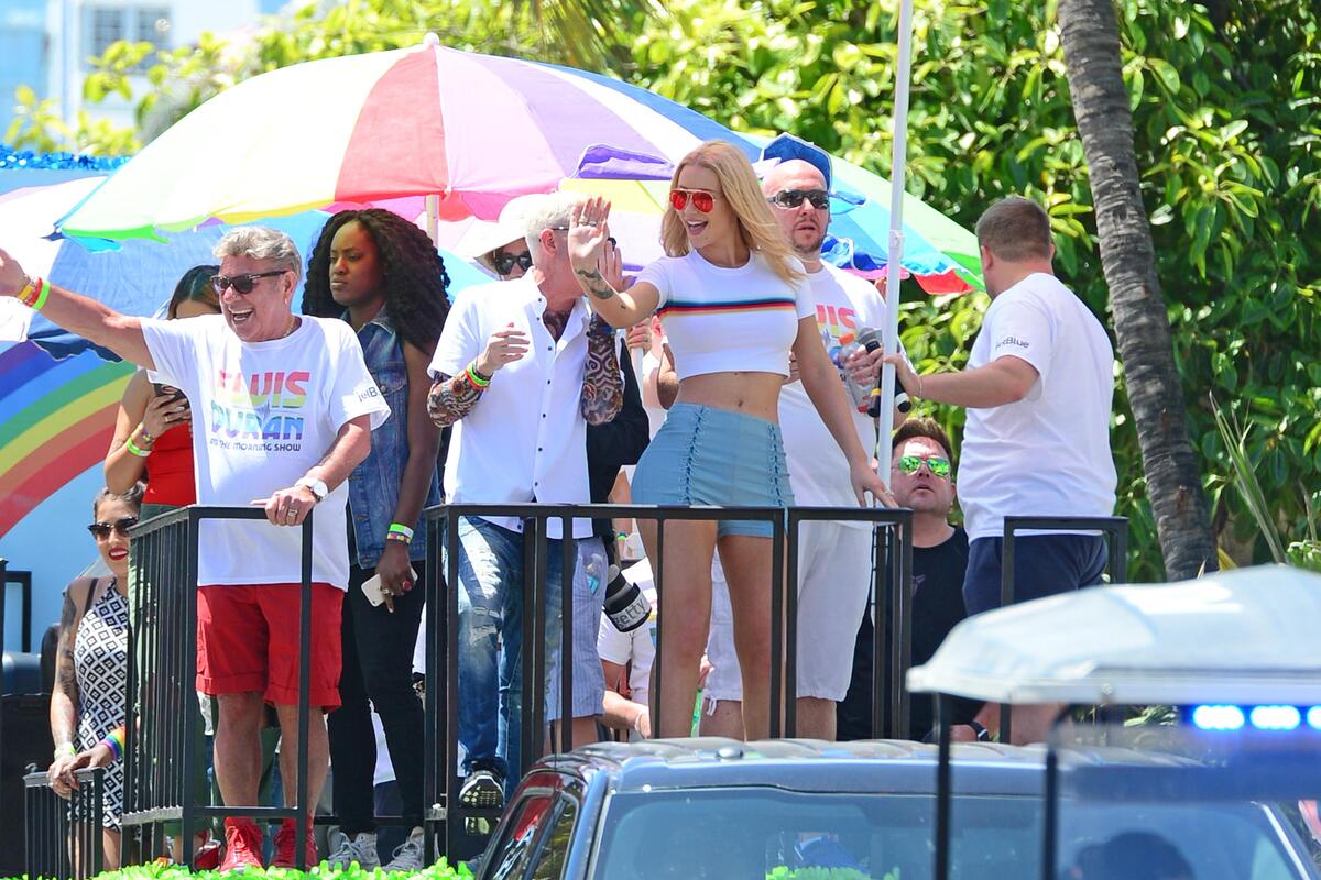Игги Азалия станцевала на гей-параде в Майами