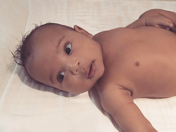 Ким Кардашьян поделилась новым фото новорожденного сына