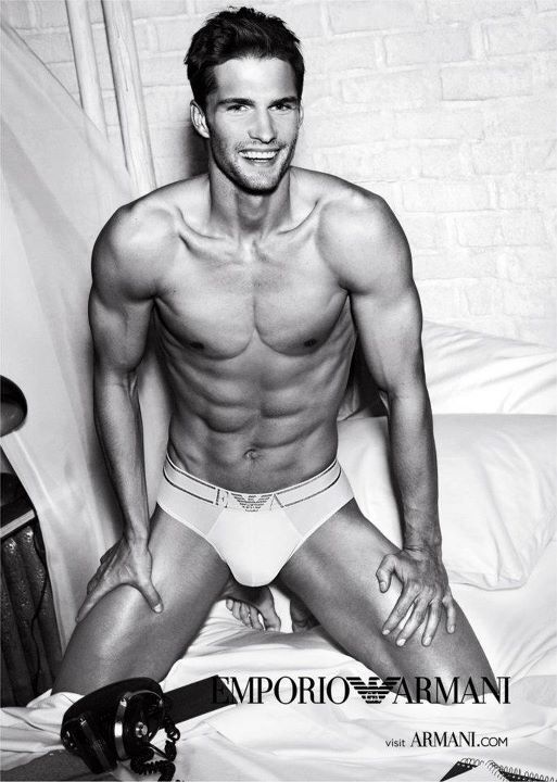 Рекламная кампания мужской коллекции Emporio Armani Underwear и Armani Jeans. Весна / лето 2012