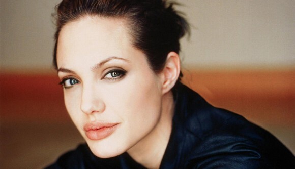Боснийские женщины выступили с призывом лишить Анджелину Джоли звания посла ООН