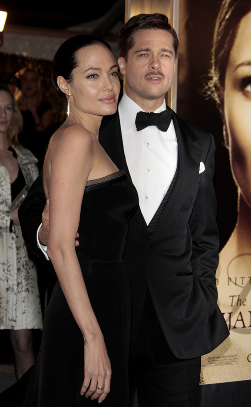 Брэд Питт и Анджелина Джоли на премьере фильма "Загадочная история Бенджамина Баттона"