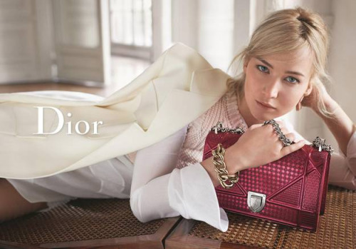 Дженнифер Лоуренс представила новую коллекцию сумок Dior