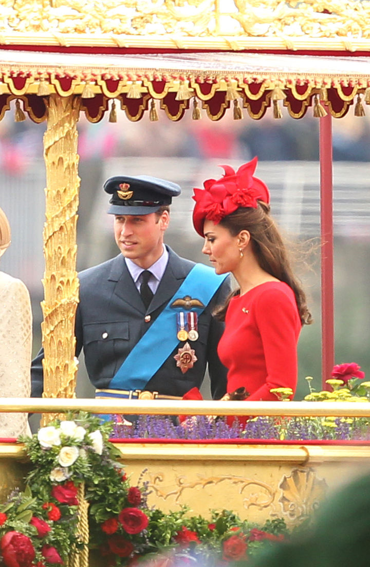 Кейт Миддлтон и принц Уильям на речном параде в честь Елизаветы II