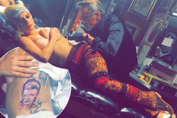 Леди Гага сделала татуировку с лицом Дэвида Боуи