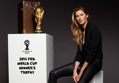 Рекламный ролик: Louis Vuitton представляет кейс для кубка Чемпионата мира 2014 вместе с Жизель Бундхен