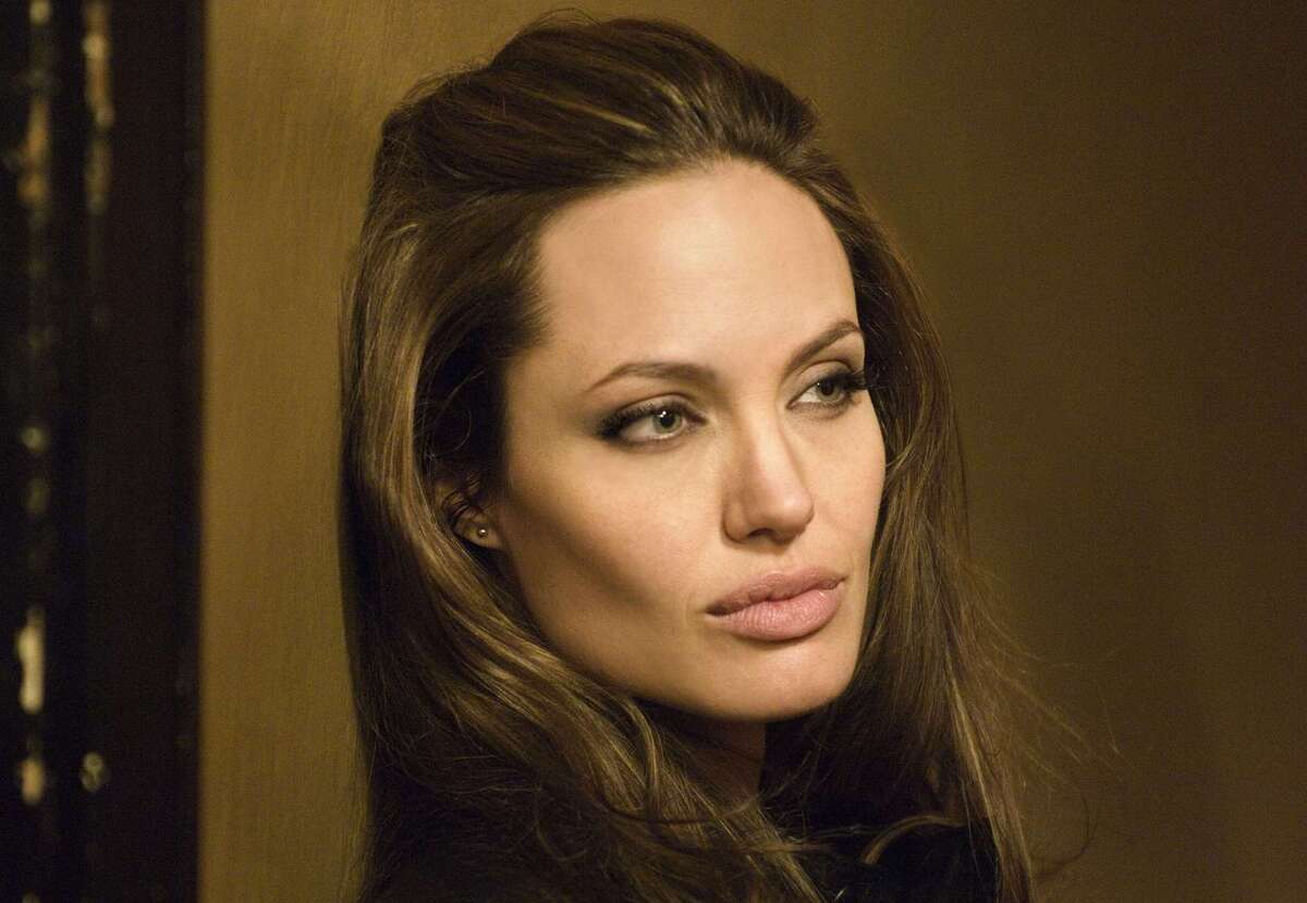 Анджелина Джоли рассорила Судан с Египтом
