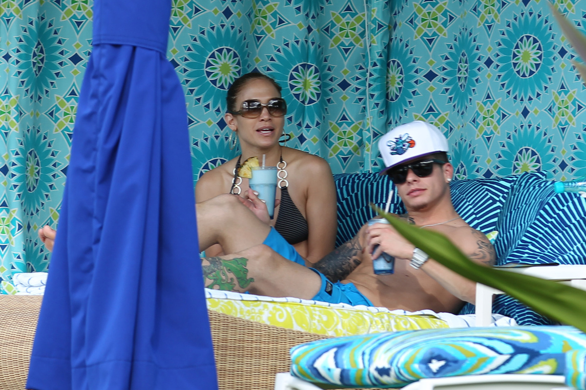 Дженнифер Лопес со своим бойфрендом на Гавайях