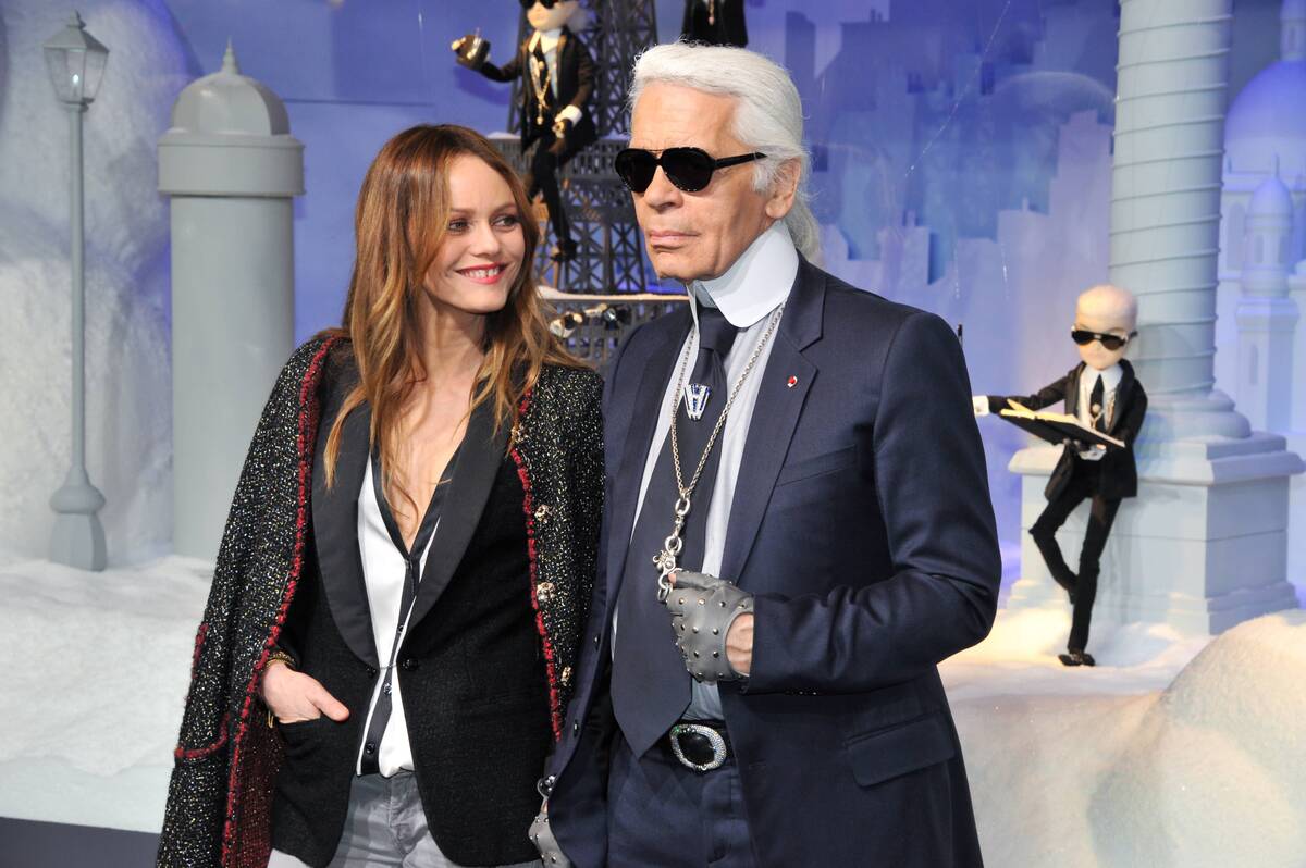 Карл Лагерфельд и Ванесса Паради на открытии витрин Chanel в Париже