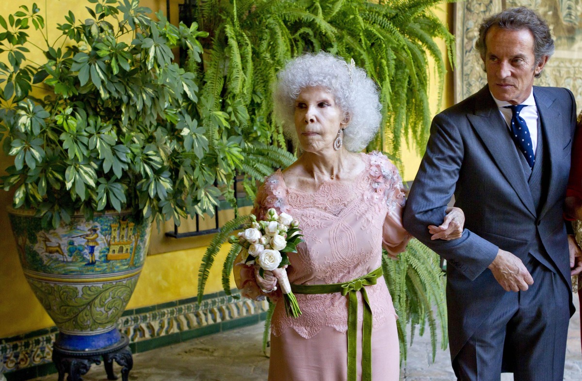 Испанская герцогиня Альба вышла замуж в третий раз в возрасте 85 лет