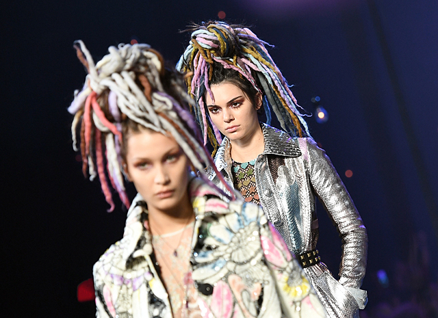 Ирина Шейк и Кендалл Дженнер примерили дреды на показе Marc Jacobs
