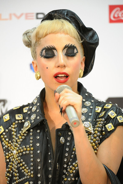 Lady Gaga на церемонии MTV Video Music Aid Japan