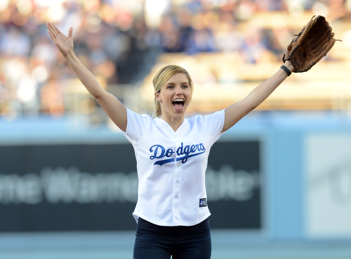 Видео: София Буш сделала подачу за Dodgers