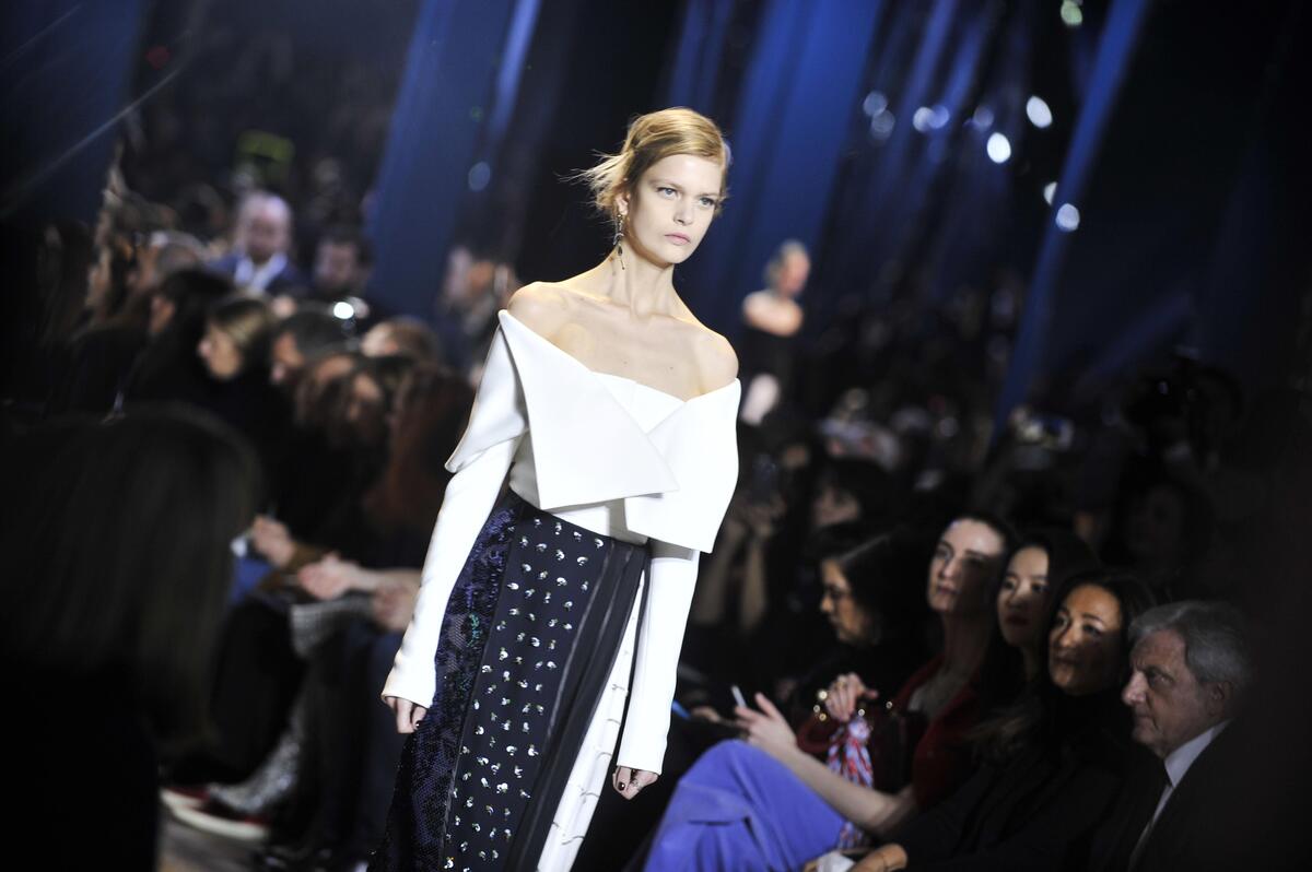 В Париже представили новую коллекцию Christian Dior Couture. Весна / лето 2016