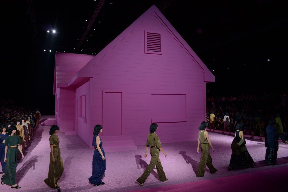 Модный показ новой коллекции Marc Jacobs. Весна / лето 2015