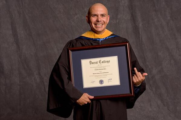Pitbull получил почетную научную степень