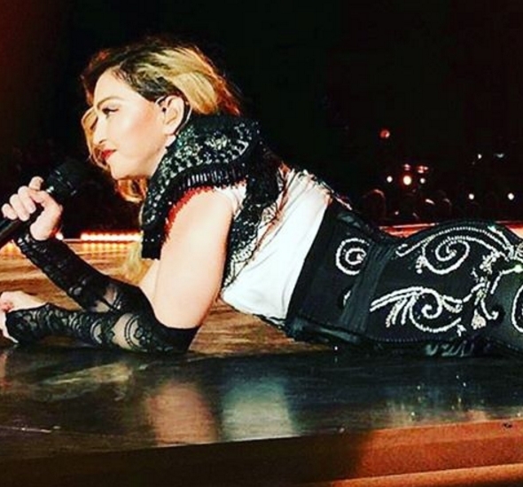 Мадонна шокировала зрителей своим пьяным выступлением