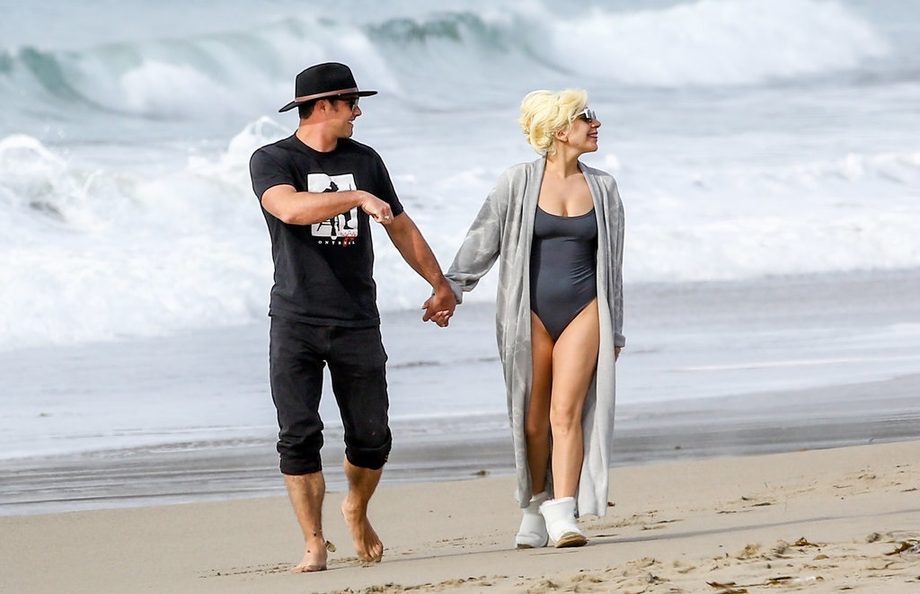 Фото: Леди Гага и Тейлор Кинни отдыхают на пляже после «Золотого глобуса»