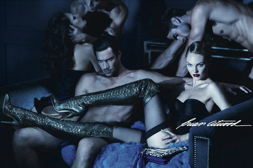 Рекламную кампанию Brian Atwood с Кэндис Свэйнпоул признали слишком сексуальной