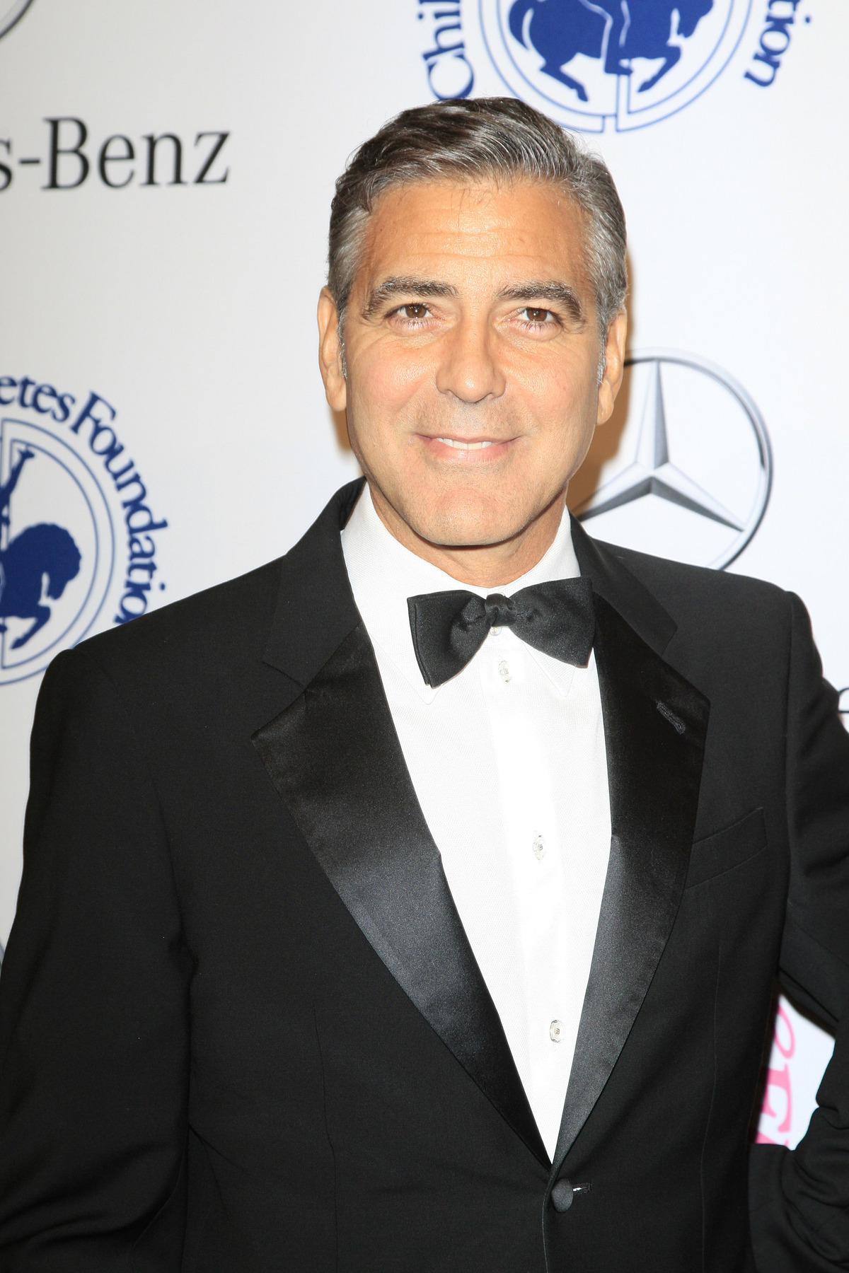 Видео: Джордж Клуни спел дуэтом с Нилом Даймондом