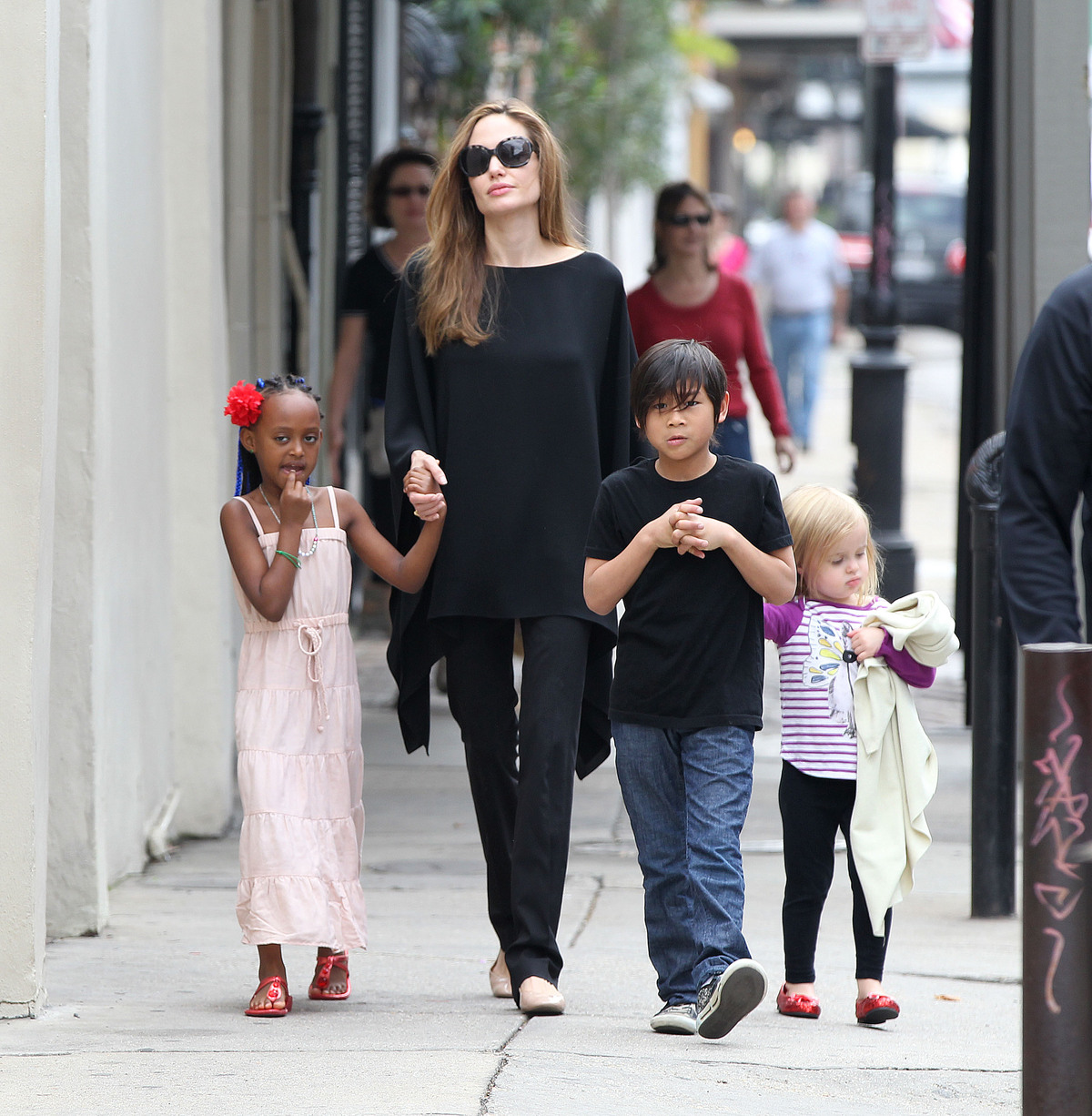 Анджелина Джоли с детьми в Новом Орлеане