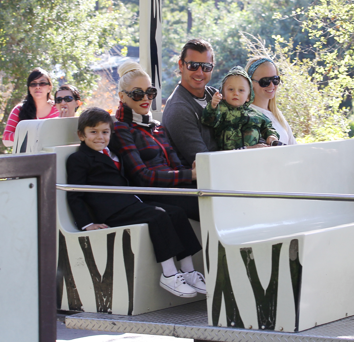 Гвен Стефани с семьей в зоопарке