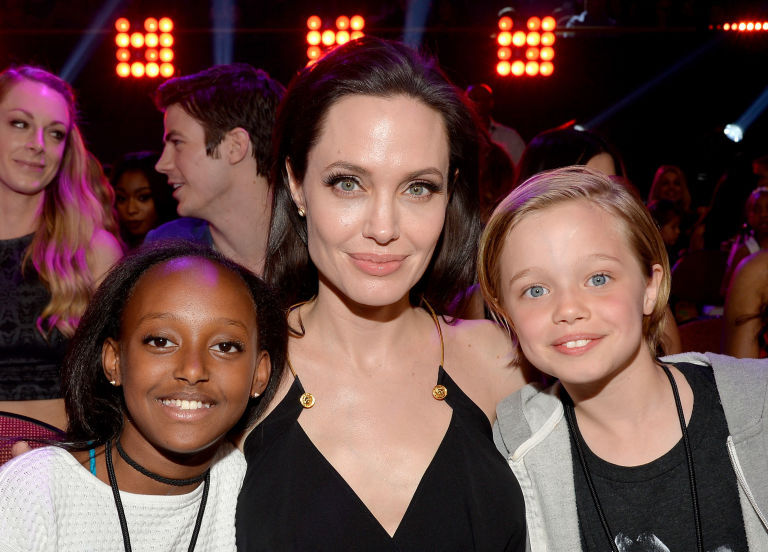 Биологическая мать дочери Анджелины Джоли и Брэда Питта хочет воссоединиться с ребенком