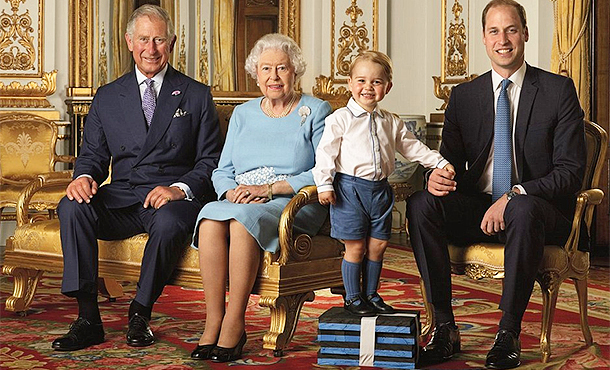 Британская королевская семья выпустила официальное фото с наследниками престола