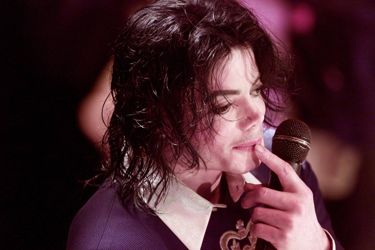 Телохранитель Майкла Джексона хочет заявить свои права на сына поп-короля