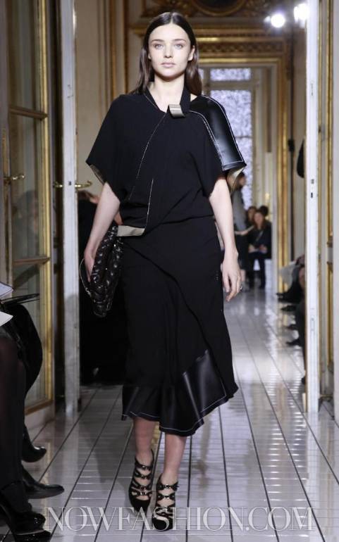 Миранда Керр на показе Balenciaga в Париже