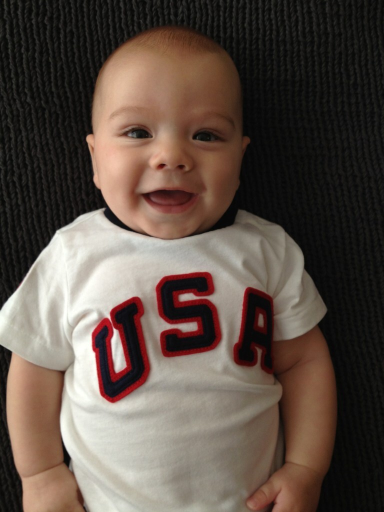 Джаред Падалеки и его сынишка болеют за сборную США