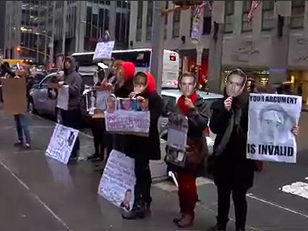 Поклонники Райана Гослинга протестуют против Брэдли Купера