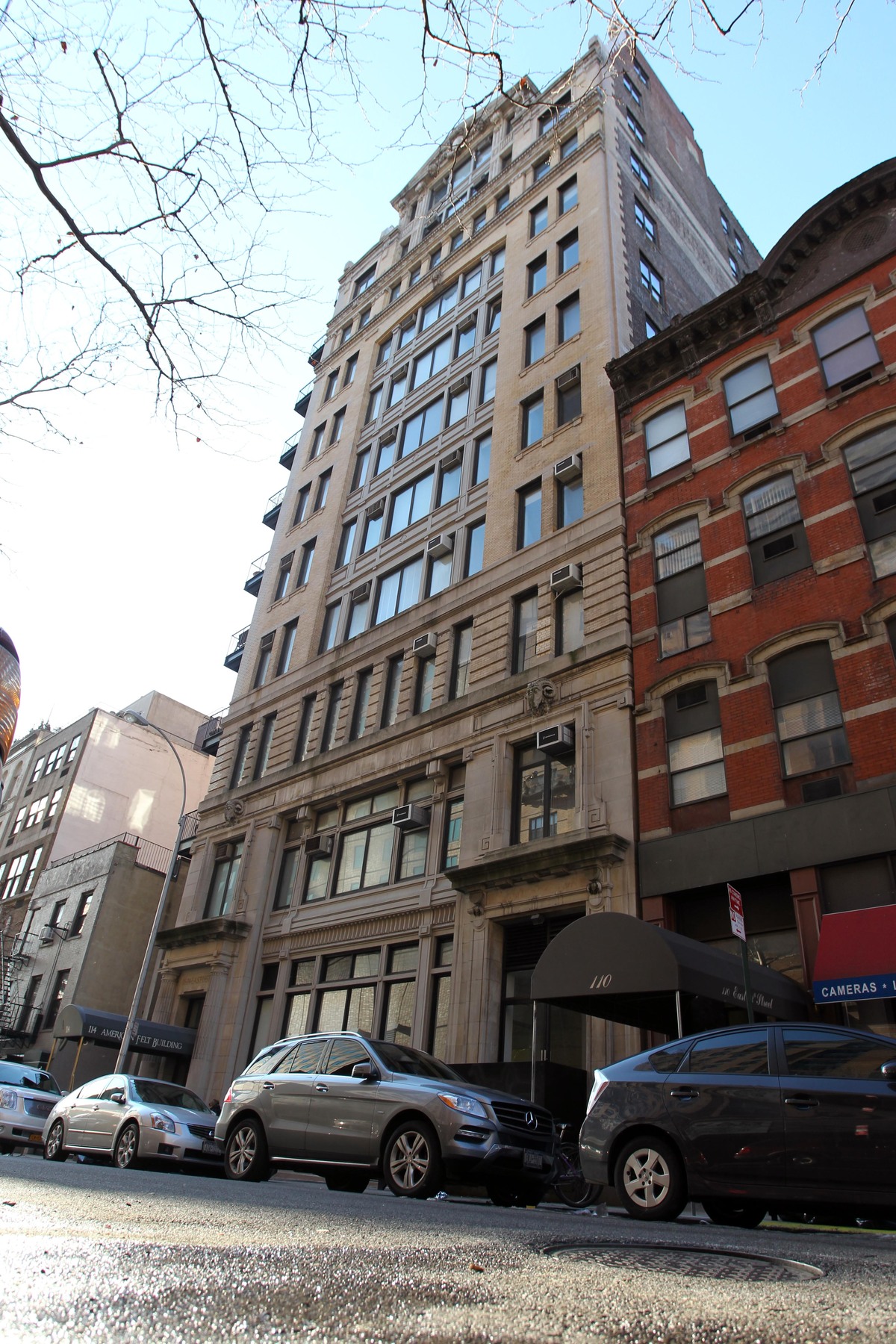 Том Круз продает квартиру в Нью-Йорке за 3 миллиона долларов, в  которой он жил вместе с Кэти Холмс и Сури