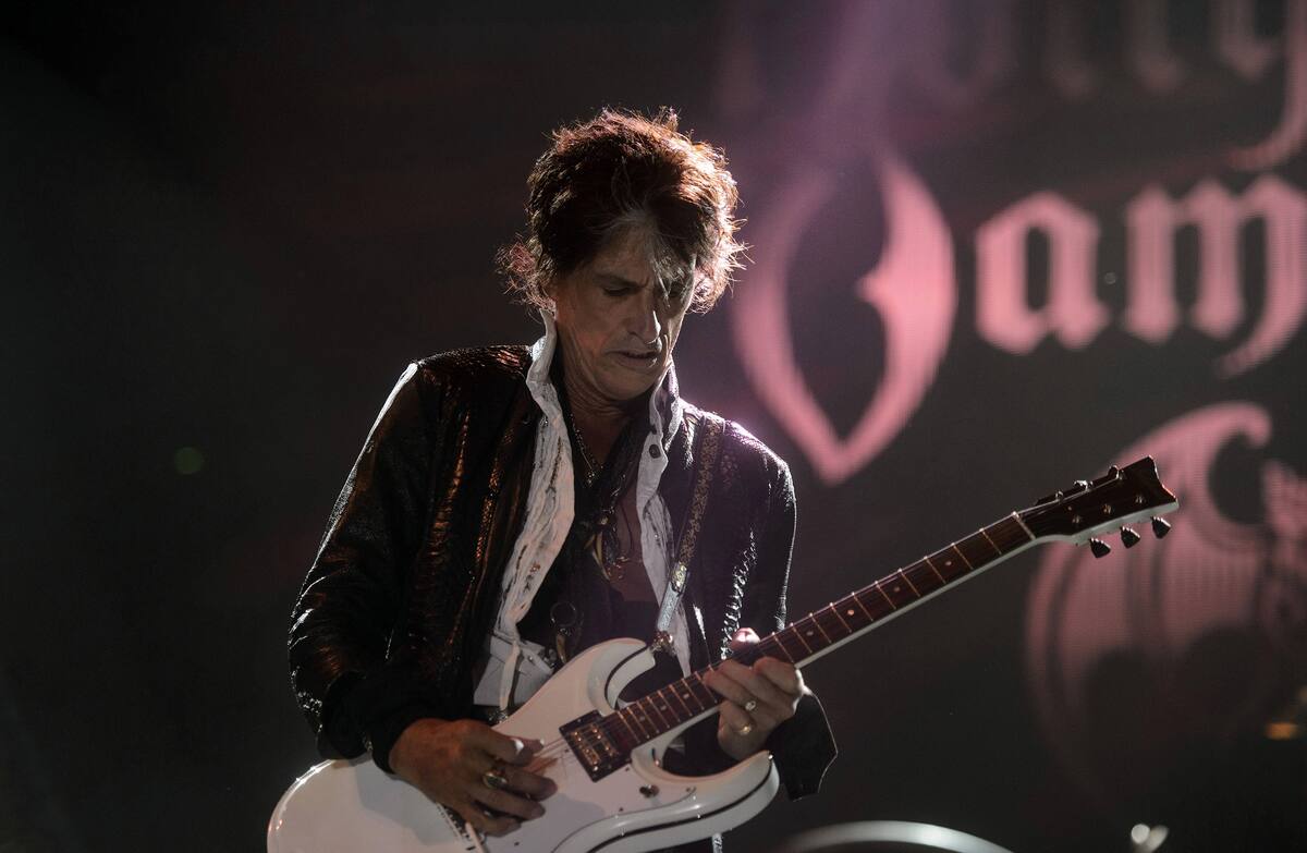 Гитарист Aerosmith попал в больницу после выступления