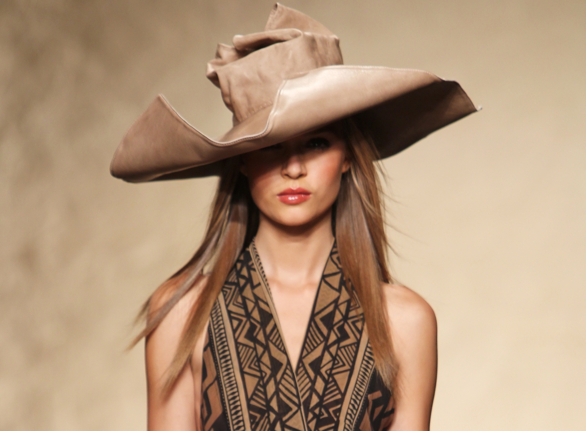 Модный показ новой коллекции Donna Karan. Весна / лето 2014