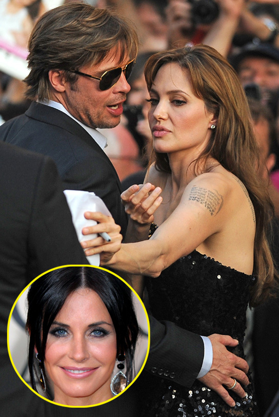 Анджелину Джоли возмутило, что Брэд  Питт позвонил Кортни Кокс после ее расставания с мужем
