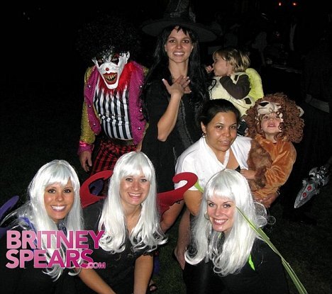Бритни Спирс и ее дети на Хэллоуин