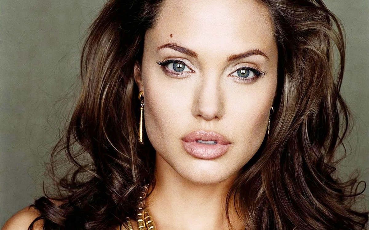Анджелина Джоли возглавила рейтинг самых уважаемых женщин мира