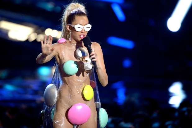 Из-за Майли Сайрус церемония MTV VMA 2015 лишилась 3,3 миллионов зрителей